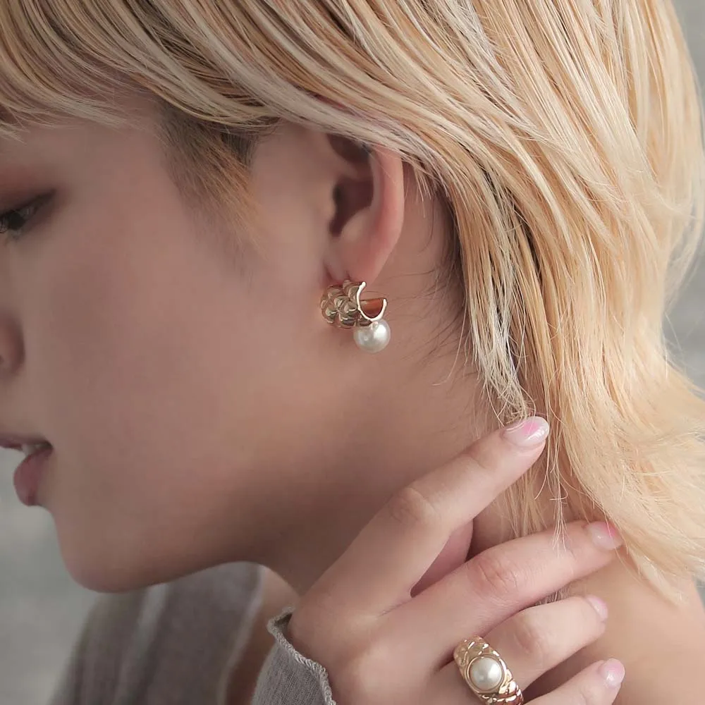 Quilted Curl Titanium Earrings